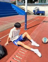 名场面！向佐发布会遭中国拳王扇耳光，向太一言不发郭碧婷脸色难看