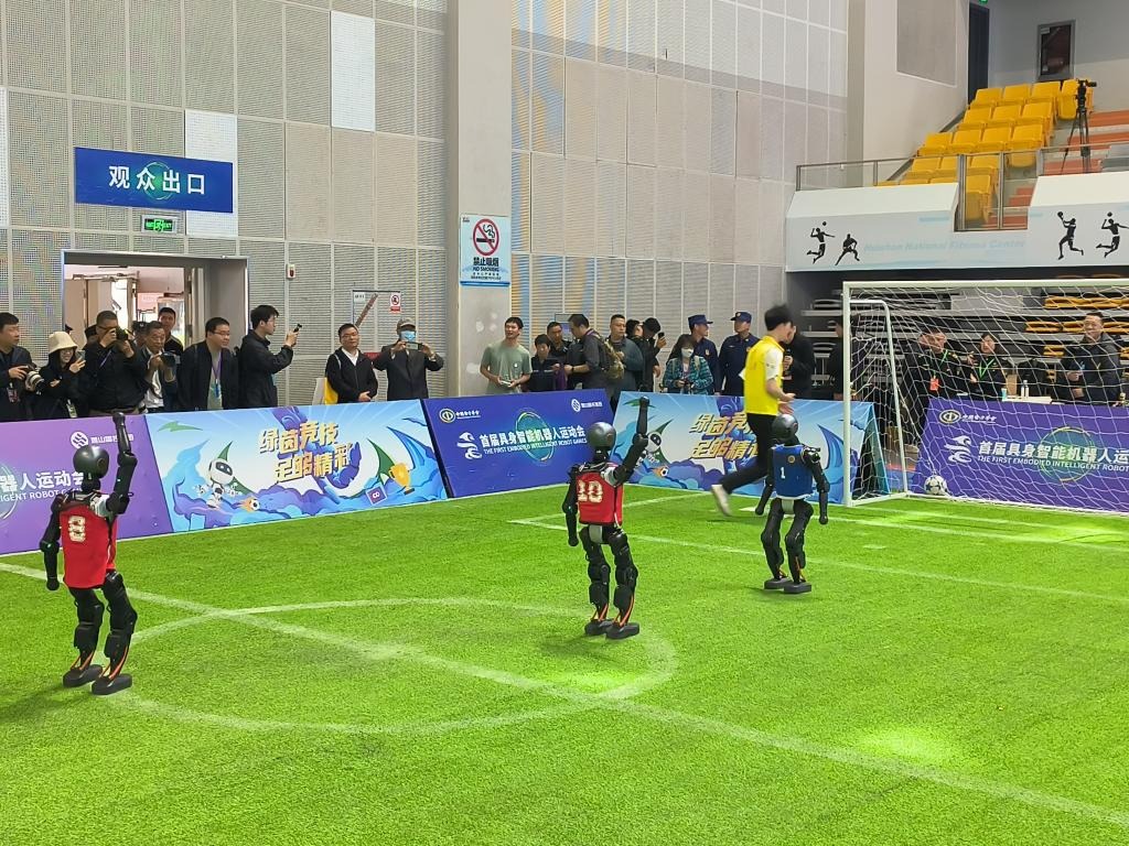 2016年10月：旧金山巨人队凭借麦迪逊·邦加纳的完封再次挺进国联分区赛。